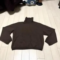 ギリギリ価格。ユニクロUブラウン柔らかく肌触り良いタートルネックワイドカットソー
