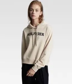 TommyHilfiger レギュラーモノタイプエンブロイダリーパーカー