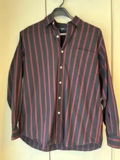 BEAMS ネイビーと赤のストライプ長袖シャツ