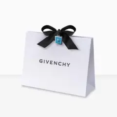 GIVENCHY最新コスメです♡♡ 紙袋付き♡ プレゼントにいかがですか✨️ GIVENCHY ギフトボックス ラッピング 箱 紙袋付 - メルカリ