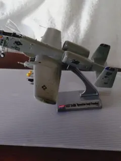 新春セール！美品完成品！空の重戦車 米空軍 A-10A サンダーボルト1/72
