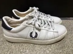 【値下げ】FRED PERRY フレッドペリー　スニーカー ホワイト ネイビーのサムネイル