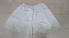 Triumph レース付きショートパンツ M