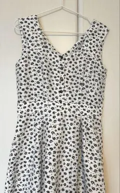 レトロガール　白黒花柄　Vネック　ノースリーブ　ワンピース　M