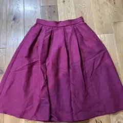 しまむら　マゼンタ フレアスカート ひざ丈