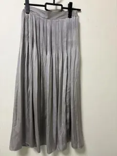グレー プリーツロングスカート サテン風