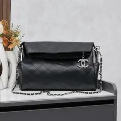 ブラックキルティングフラップチェーンバッグ 大容量通勤モデル 日常使いに最適