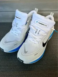 Nike Vomero Plus ランニングシューズ ホワイト/ブルー