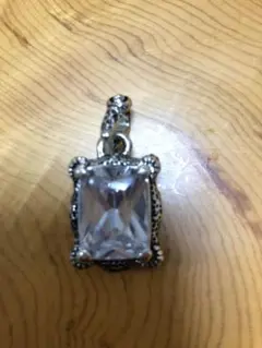 Rectangular color stone pendant