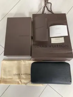 LOUIS VUITTON エピ ジッピー ウォレット ラウンドファスナー　黒