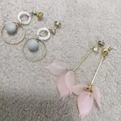 ピンク花びら型とグレーのボールピアスセット☆2個セット