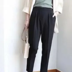 新品タグ付　テーパードパンツ