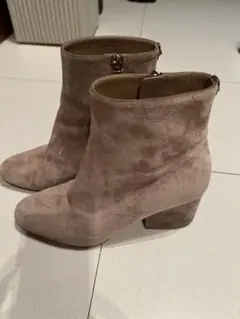 フェラガモ　ベージュ スエード ショートブーツ