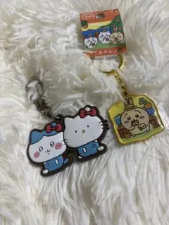 ハローキティ＆ちいかわ アクリルキーホルダー　うさぎキーホルダーセット