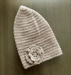 ハンドメイド　花モチーフ付きニット帽＊グレーブラウンのサムネイル