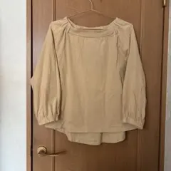 ベージュ 長袖 トップス