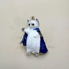 【ブローチ】猫の王 ＊ 白 グレー 王冠 マント
