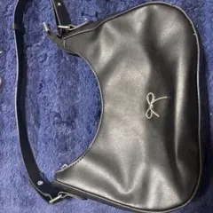 黒のショルダーバッグ リボン装飾付き