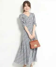 アプワイザーリッシェ　バックリボンカラープリントワンピース　小花柄Vネック