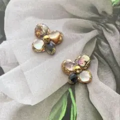 花蝶 ピアス 虹色に輝くアバロンシェルとオブシディアン 送料無料 金アレ対応