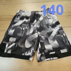 Nike DRI-FIT 半ズボン 140サイズ