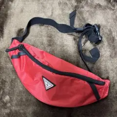 GUESSのボディバック