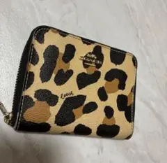 COACH 二つ折り財布 レオパード柄のサムネイル