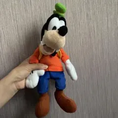 ディズニーストア グーフィー 誕生日 プラッシュキーチェーン - メルカリ