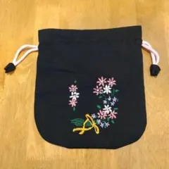 巾着袋 黒 花刺繍 約25×23㌢