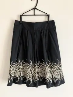BANANA REPUBLIC 膝丈フレアスカート 刺繍入り サイズ2