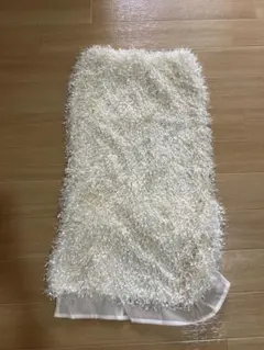 ホワイトファー風タイトスカート