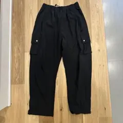 adidas 黒のカーゴパンツ 調整可能ウエスト