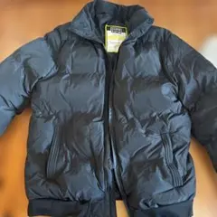 黒いダウンジャケット