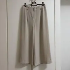 ユニクロ　アイボリー　ガウチョパンツ風ワイドパンツ ハイウエスト