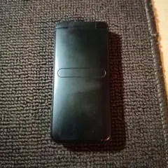 KYF39 GRATINA black 充電器セット 安心のメルカリ便 匿名配送 - メルカリ