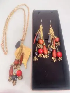 ネックレス＆イヤリングセット　Aarong