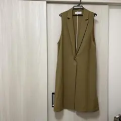 ベージュロングベスト