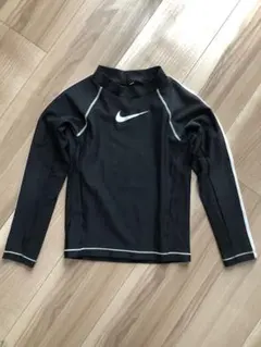 NIKE ナイキ 長袖ラッシュガード 黒 120-130㎝