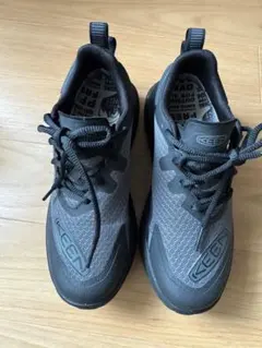KEEN 防水スニーカー 22.5cm ブラックのサムネイル
