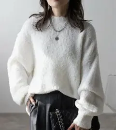 BONJOUR SAGAN ウール混ブークレーニットプルオーバー　オフホワイト