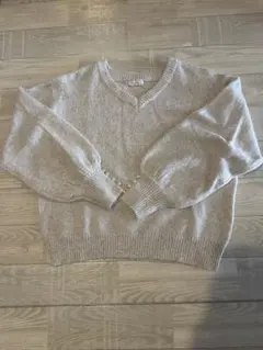 ベージュ Vネック ニット パール袖 きれいめ 大人可愛い