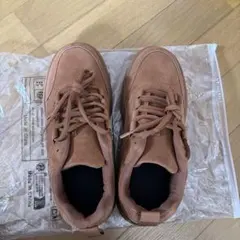 ブラウン スエード スニーカー