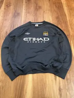 UMBRO マンチェスター・シティ トレーニングスウェット ETIHAD マンチェスターシティ UMBRO ユニフォーム 黒灰 ETIHAD 希少 - メルカリ