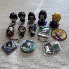 鬼滅の刃 フィギュア キーホルダー 缶バッジ まとめ売り