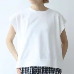 新品未使用 yuni. 白ノースリーブ Tシャツのサムネイル