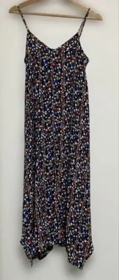 美品】JEANASIS 黒の花柄刺繍サロペット - メルカリ