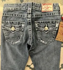True Religion ブーツカットデニムライトブルー io着用