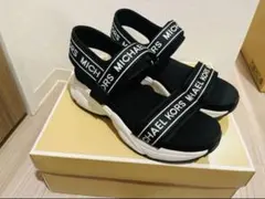 新品　MICHAEL KORS ロゴストラップ スポーツサンダルのサムネイル