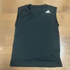 adidas ブラック ノースリーブ タンクトップ