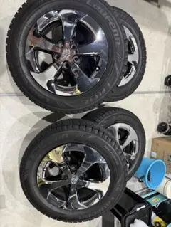 30プリウスPHV 15インチスタッドレス付きメッキホイールキャップ付き